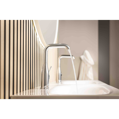 Змішувач одноважільний Grohe Essence для раковини 1/2" L-розміру (24174001) Змішувач одноважільний Grohe Essence для раковини 1/2" L-розміру (24174001)